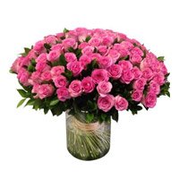 Online Pink Roses in Vase 100 Flowers Delivery in India