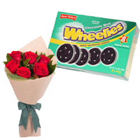 Bunch of 6 Red Roses & Wheelies Mini Sandwich Chocolate Cookies in India