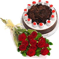 Rakhi with Roses Bouquet with 1/2 Kg Eggless Black Forest Cakes in India