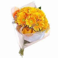 Online Rakhi and Yellow Gerbera Flowers delivery in India