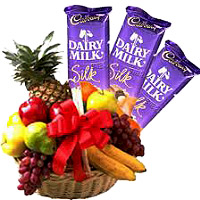 Online Kg Fresh Fruits Basket with 3 Dairy Milk Silk Chocolate to India